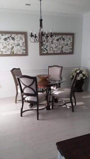 ARROWHEAD AT RIVERWALK-Golf, close to beaches. LOCATION!